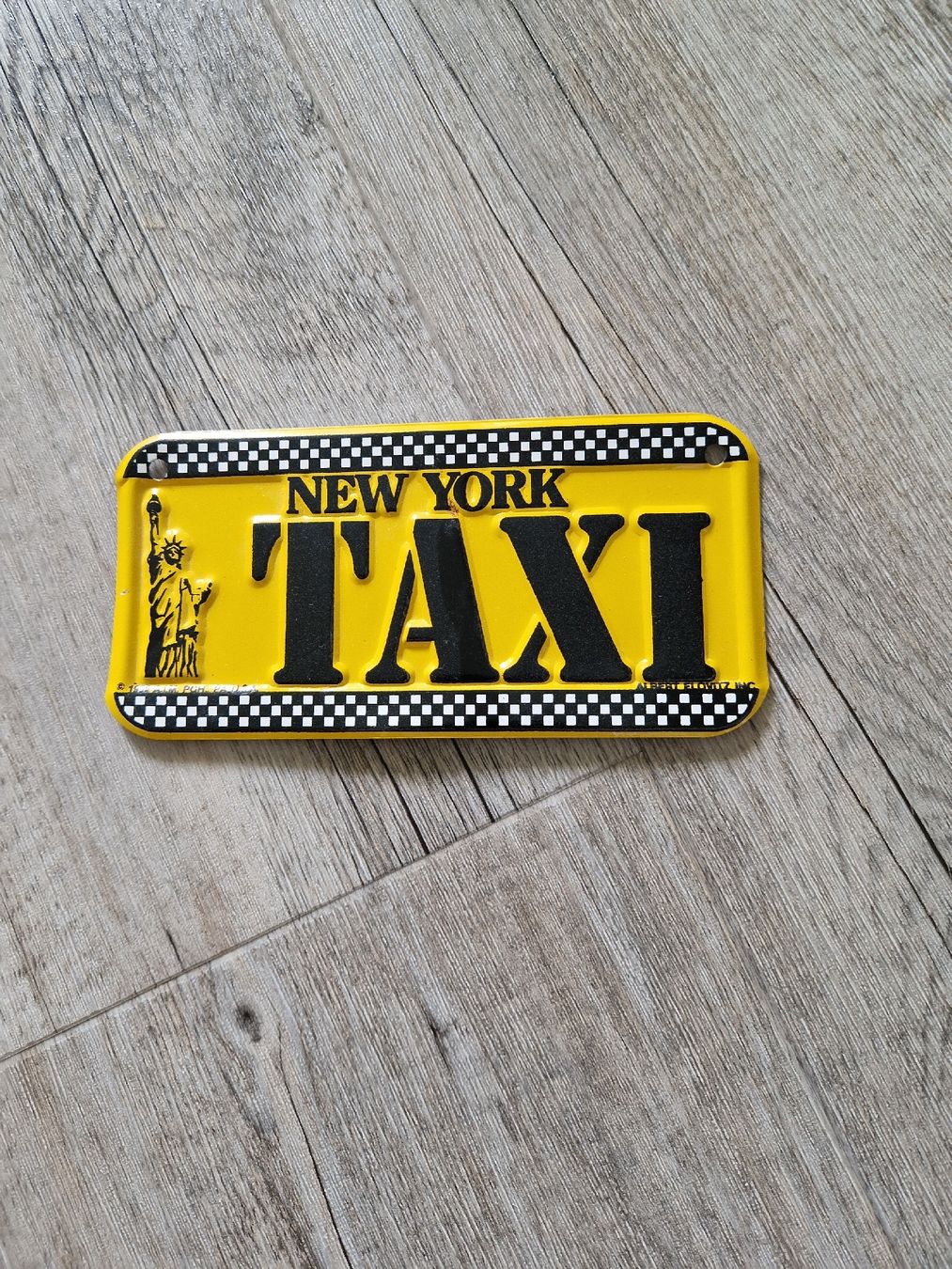 Schilder: Plakette Taxi New York – Neu (gemäss Beschreibung) aus Adelboden von Markusandra