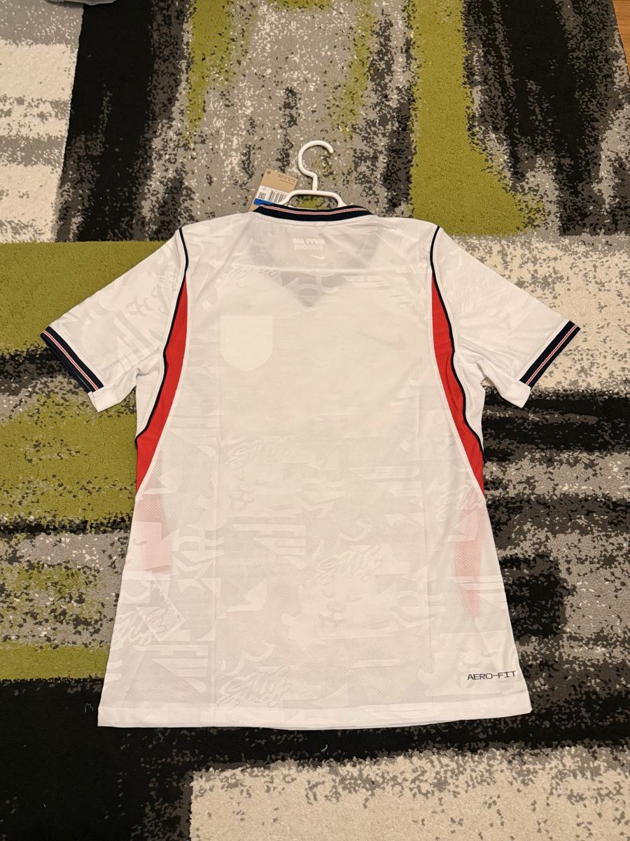 Nike Maillots de corps & Pantalons: Maillot Angleterre Nike Blanc Taille M NEUF – Neuf avec emballage d'origine à Lausanne par Piko-piko 1