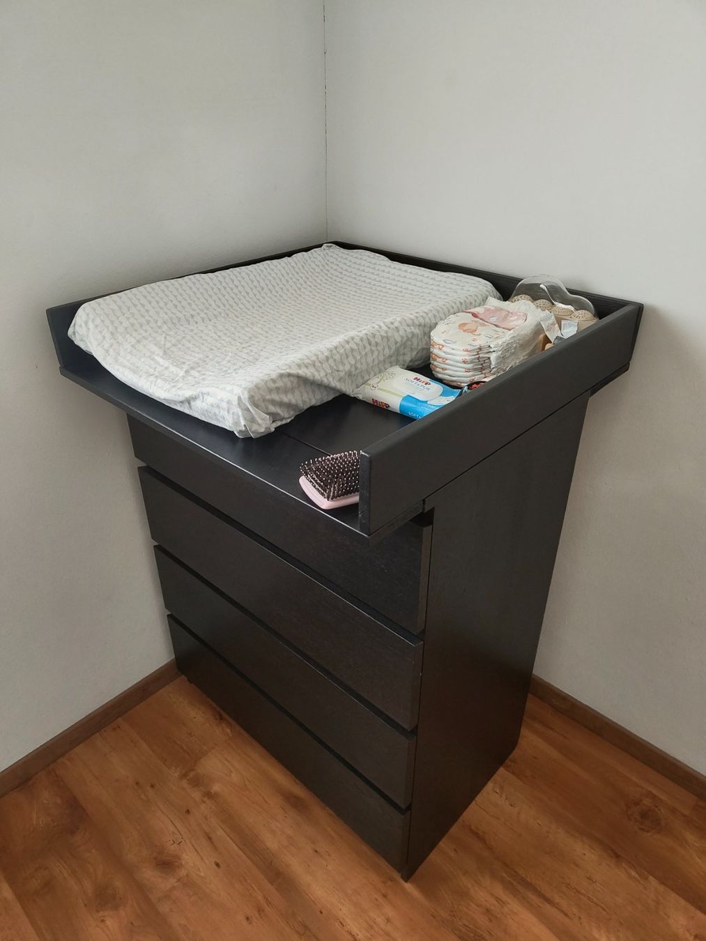 Ikea Tables à langer & accessoires: Wickelkommode dunkelbraun 4 Schubladen – D'occasion à Wittenbach par buddy91 1
