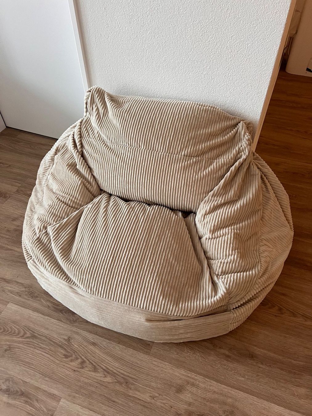 Sessel: flauschiger Sitzsack Cord – Gebraucht aus Schaffhausen von Nanaimo