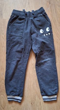 Kinder Jogginghose dunkelgrau mit Monsterprint Grösse 116