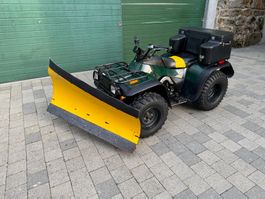 Arctic Cat 500 4x4 mit Pfadschlitten