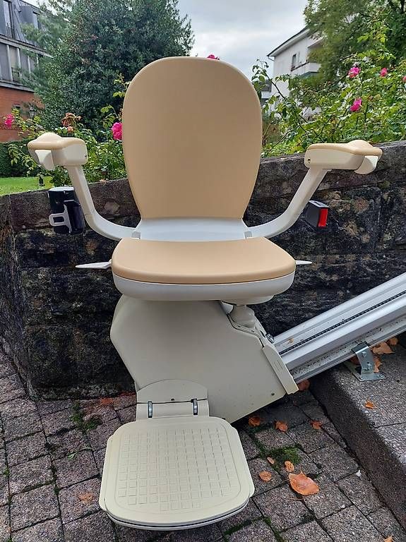 Treppen: Treppentift mit Sitz MIRA – Gebraucht aus Meggen von Federfuehrer 2