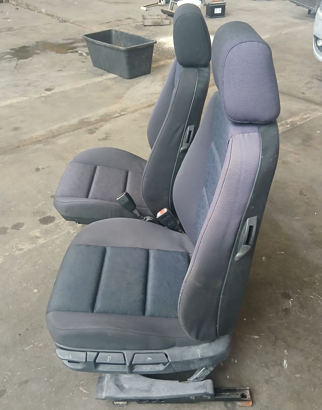 BMW Tutti pezzi di ricambio auto: Sièges avant BMW E36 316 Compact  – Usato da la heutte venduto da Auto-stock 4