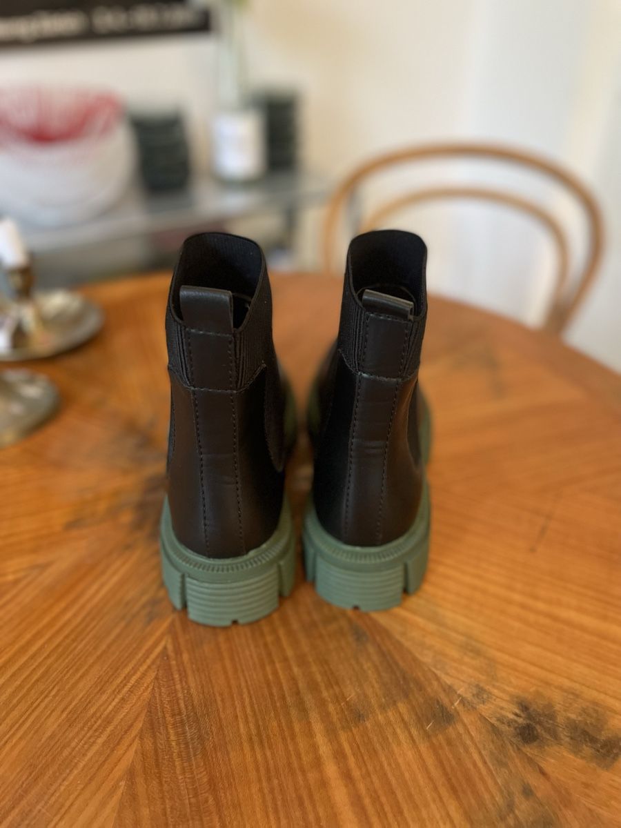 Scarpe da donna: Chelsea Boots, ungetragen – Nuovo (secondo la descrizione) da Bern venduto da lin_8szx 2