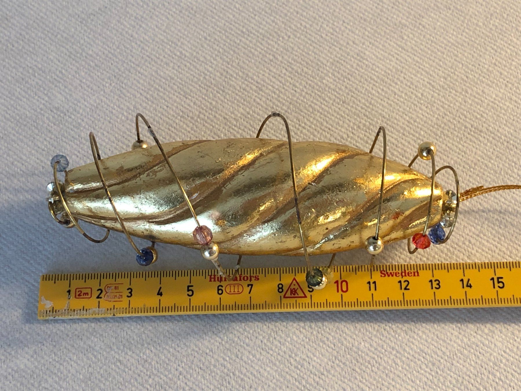 Tutte le decorazioni: Längliche, goldfarbene Weihnachtskugel mit Strass-Perlen – Usato da Gossau/ZH venduto da amazonas66 1