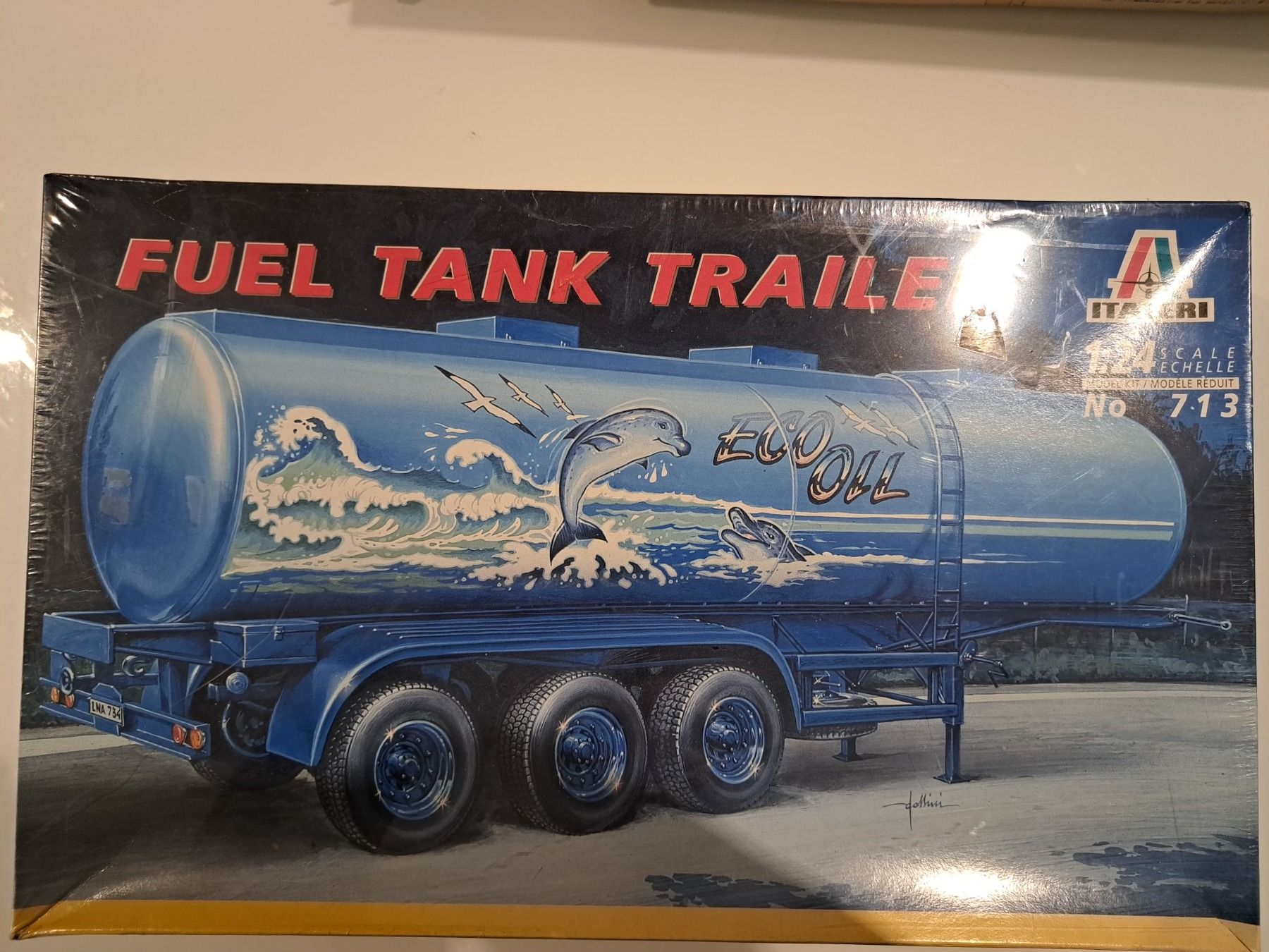 Italeri Kit di modellismo & Modellini statici: Italeri FUEL TANK TRAILER – Nuovo e nell'imballaggio originale da Au (SG) venduto da mavi4114