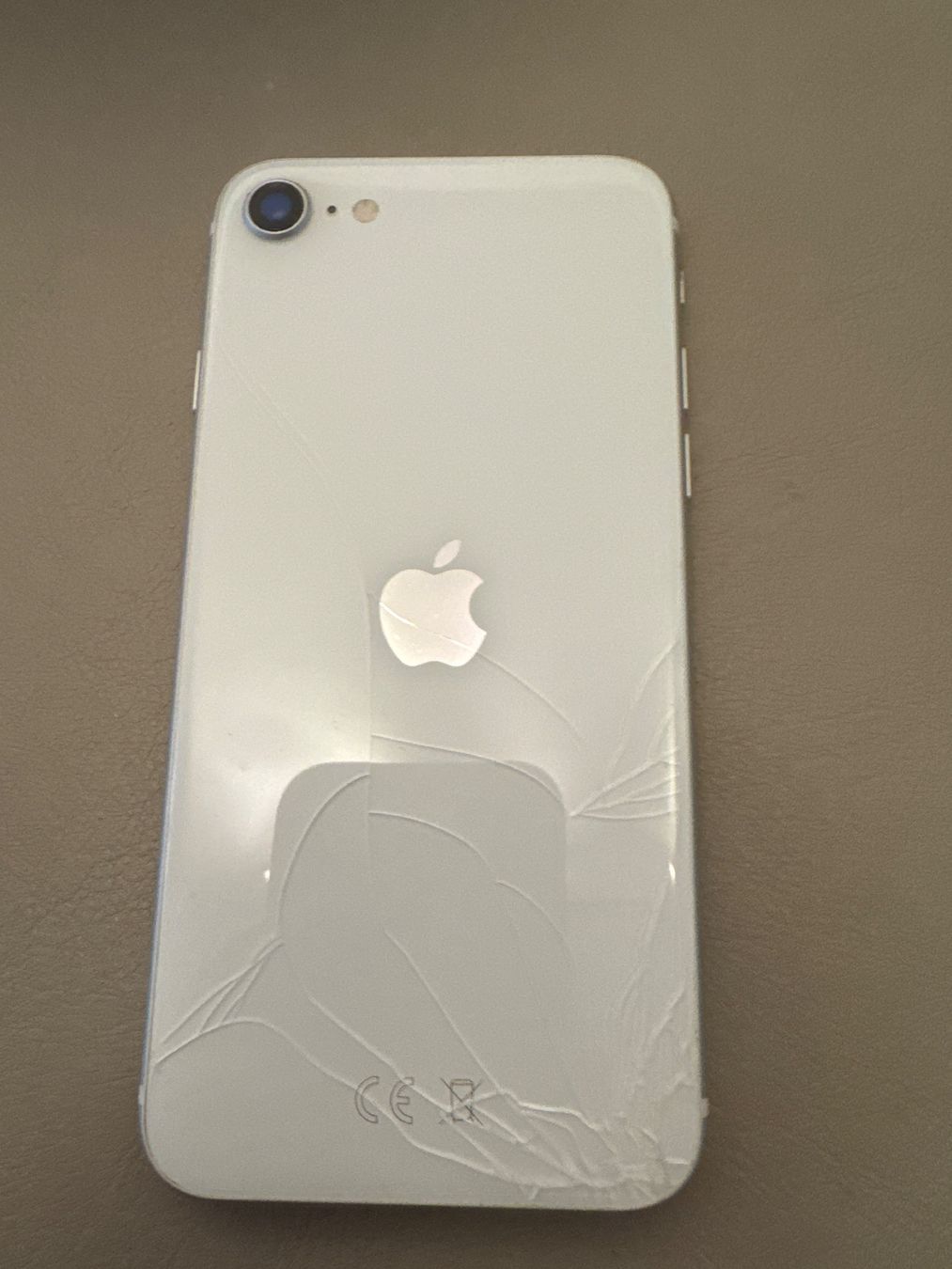 Apple Handys / Smartphones: iPhone SE 2020 – Defekt aus Adliswil von Busys 1