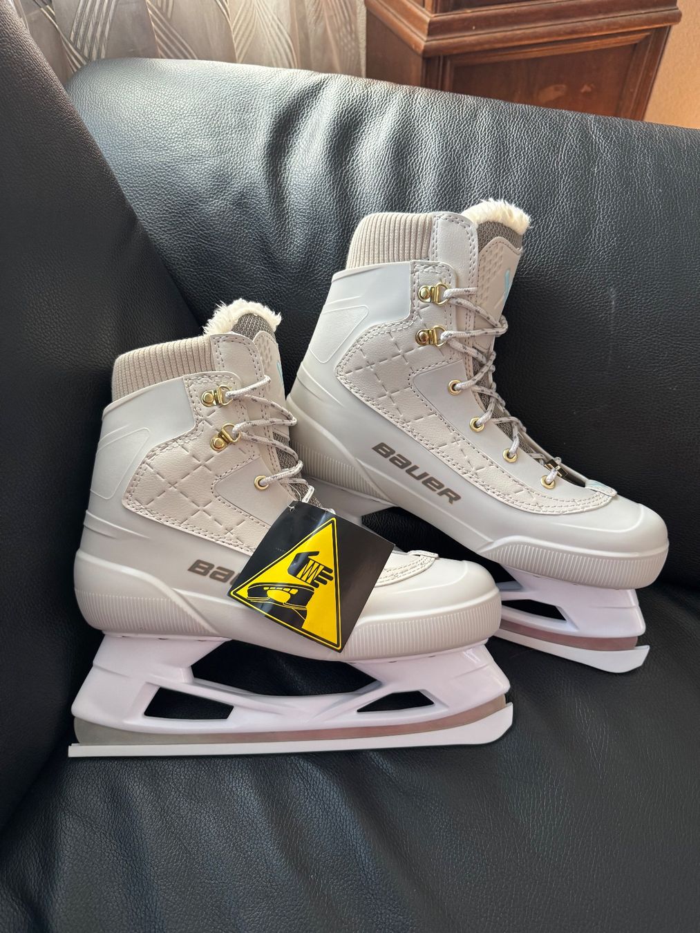 Bauer Schlittschuhe: Bauer Schlittschuhe in Gr. 41 – Neu (gemäss Beschreibung) aus Herzogenbuchsee von zukerka 1