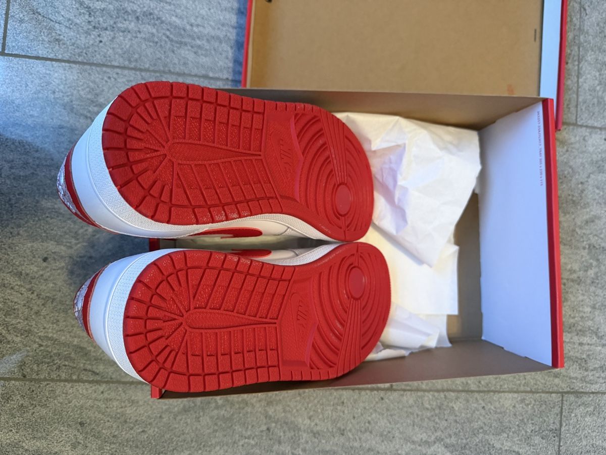 Nike Chaussures hommes: Nike Air Jordan 1 Retro Low OG – Neuf avec emballage d'origine à Schöftland par 160grams 2