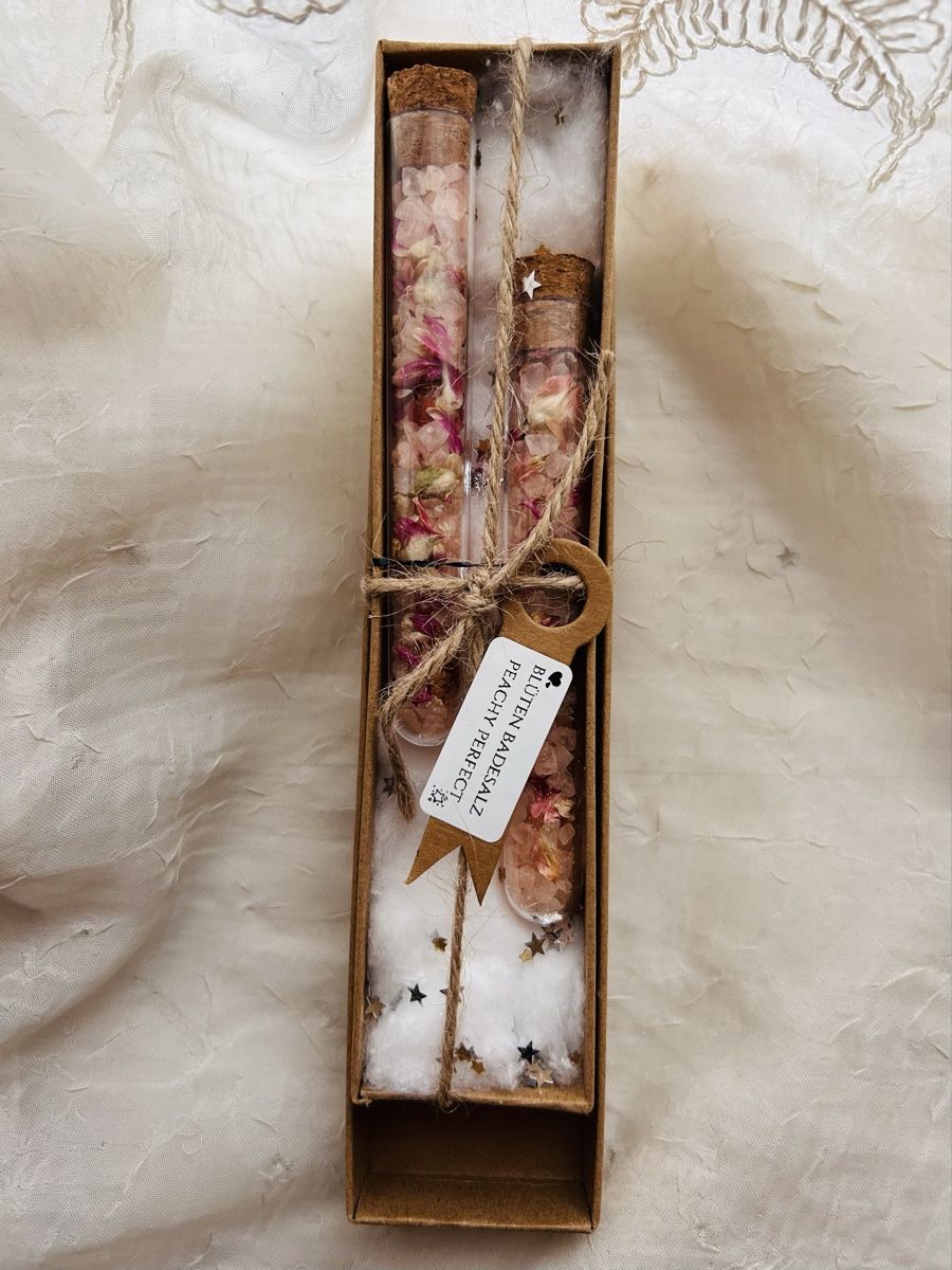 Altro per la cura del corpo: Rosenblüten Badesalz Geschenkidee Handmade – Nuovo e nell'imballaggio originale da Obfelden venduto da JackyRot
