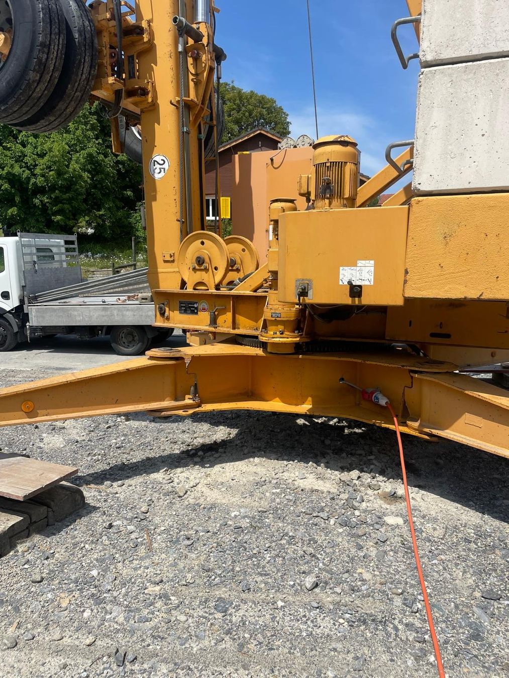 Liebherr Gru: Liebherr 22 SE – Usato da Brülisau venduto da Blaeche1 3