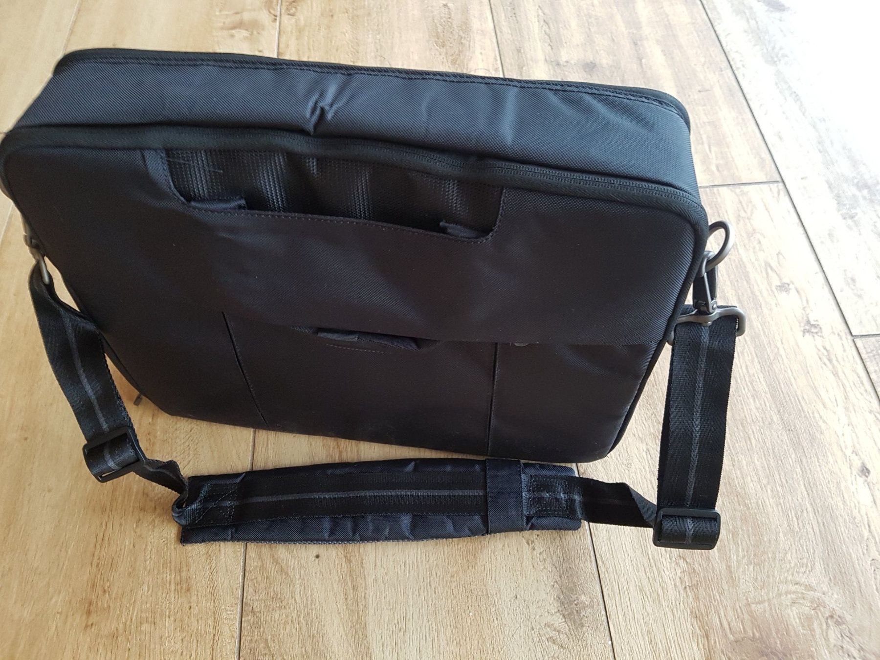Dell Sacs: Brandneue Laptoptasche mit Tragegurt – Neuf avec emballage d'origine à Bolligen par alboot