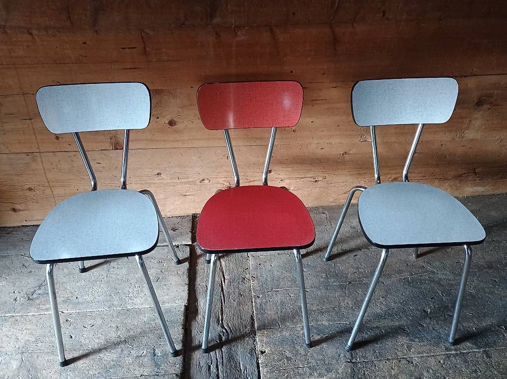 Set di tavolo e panche: Resopal Tisch und Stühle – Usato da Ramosch venduto da chacarera 2