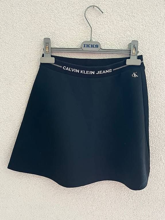 Vestiti & Gonne: Jupe Calvin Klein 10 ans – Usato da Geneveys-Coffrane venduto da gg_r2xd