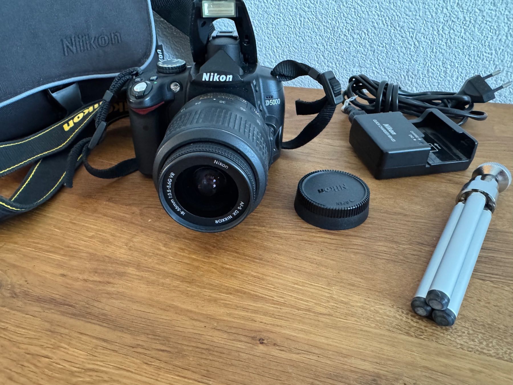 Nikon Fotocamera: Nikon D5000 mit 18-55 mm objektiv – Nuovo (secondo la descrizione) da Frauenfeld venduto da dilili 1