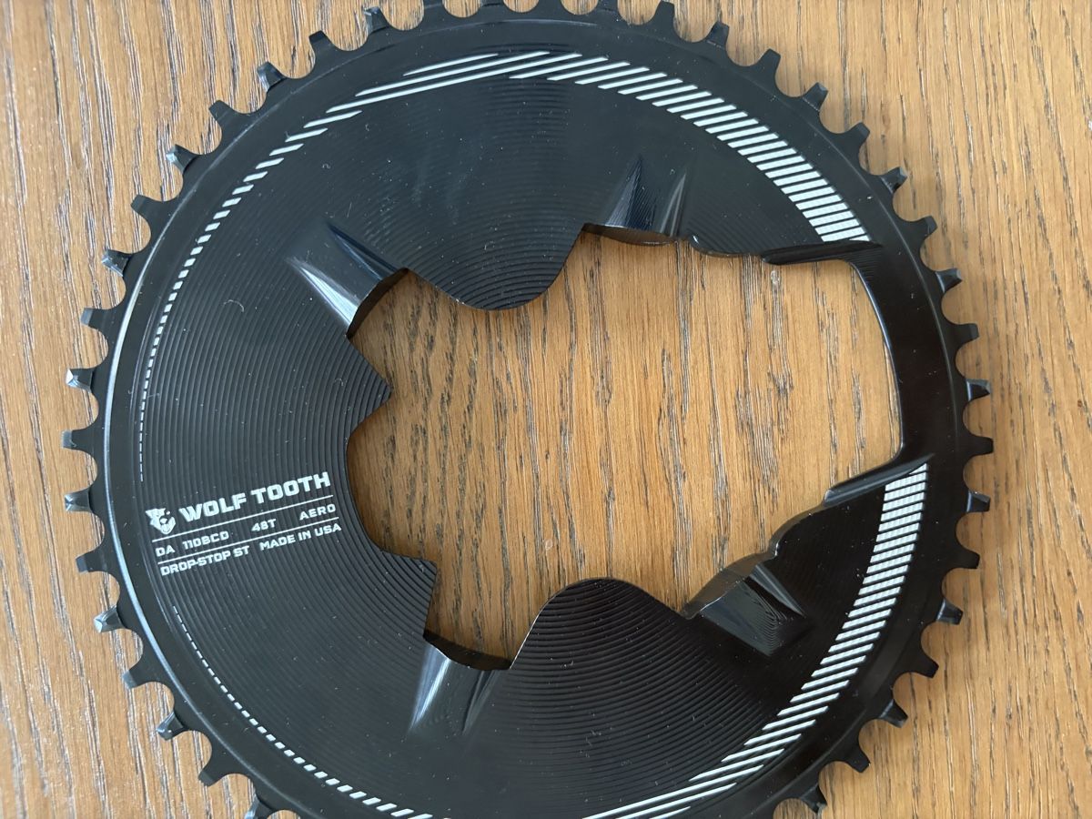 Shimano Pezzi di ricambio: Wolf Tooth 48T Aero Chainring DA 110 BCD Drop-Stop ST – Nuovo (secondo la descrizione) da Zürich venduto da JAGD-bikes