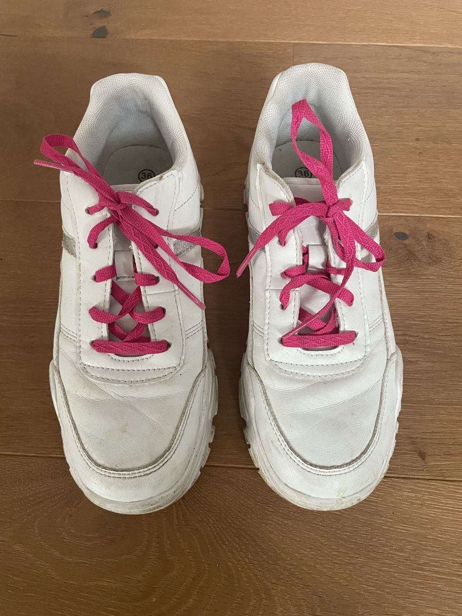 Schuhe für Jungen: Sneaker / Turnschuh – Gebraucht aus Aarwangen von erd_ngx8 1