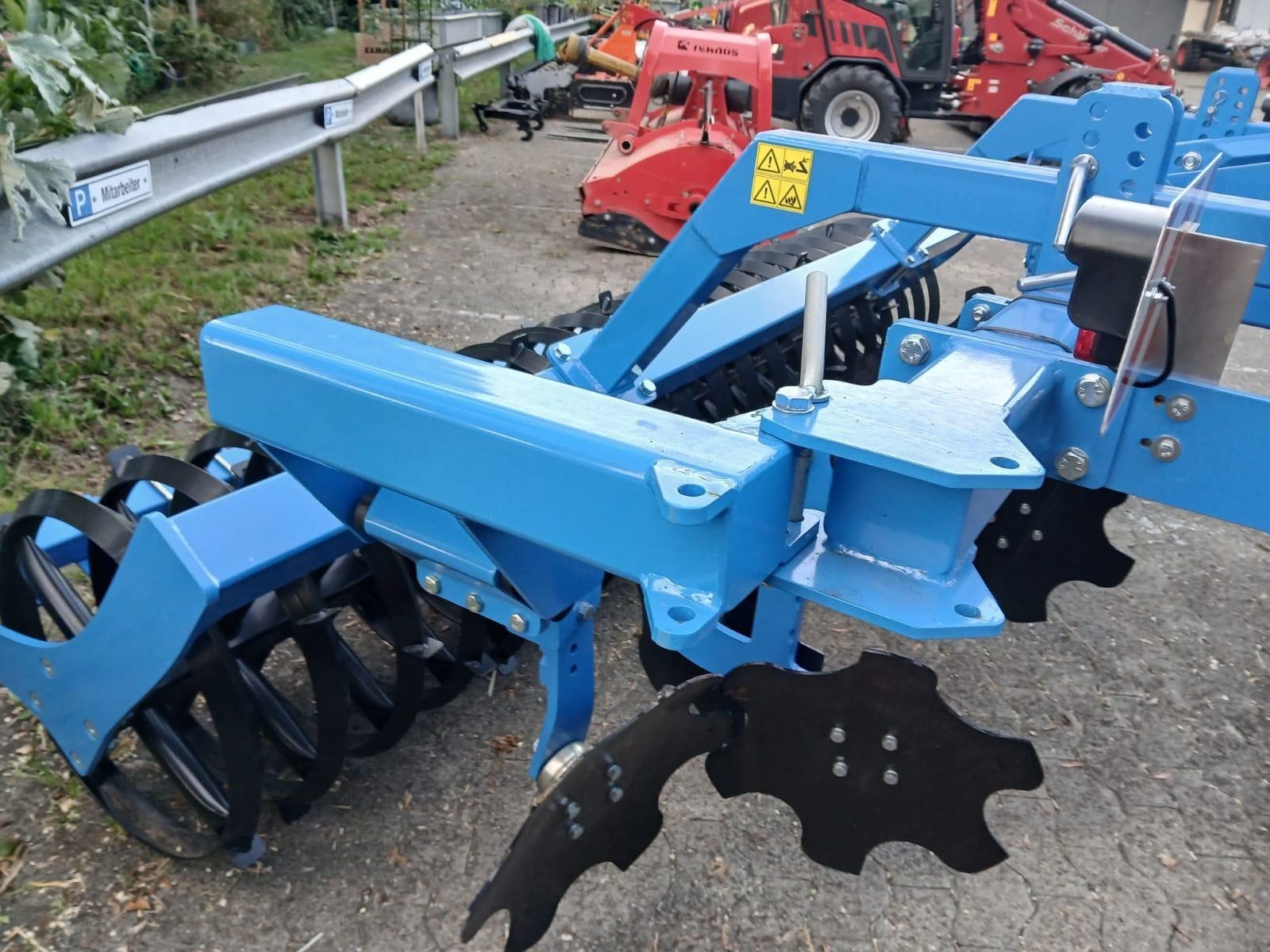 Massey Ferguson Traktoren: Traktor mit Grubber – Gebraucht aus Hagenwil von Wclaas 2