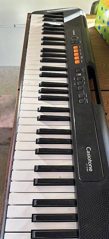 Musikinstrumente: Piano  – Gebraucht aus Plan-les-Ouates von emma1981