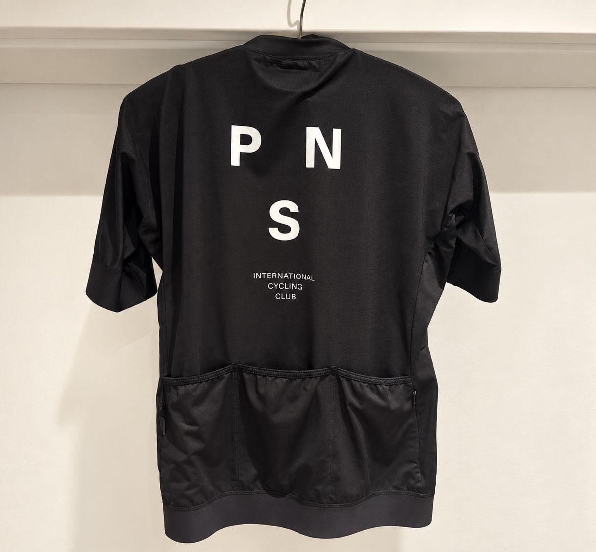 Pas Normal Studios Canottiere & Pantaloni: Pas Normal Studios Radtrikot schwarz Grösse L – Usato da Nennigkofen venduto da Sii_16 1