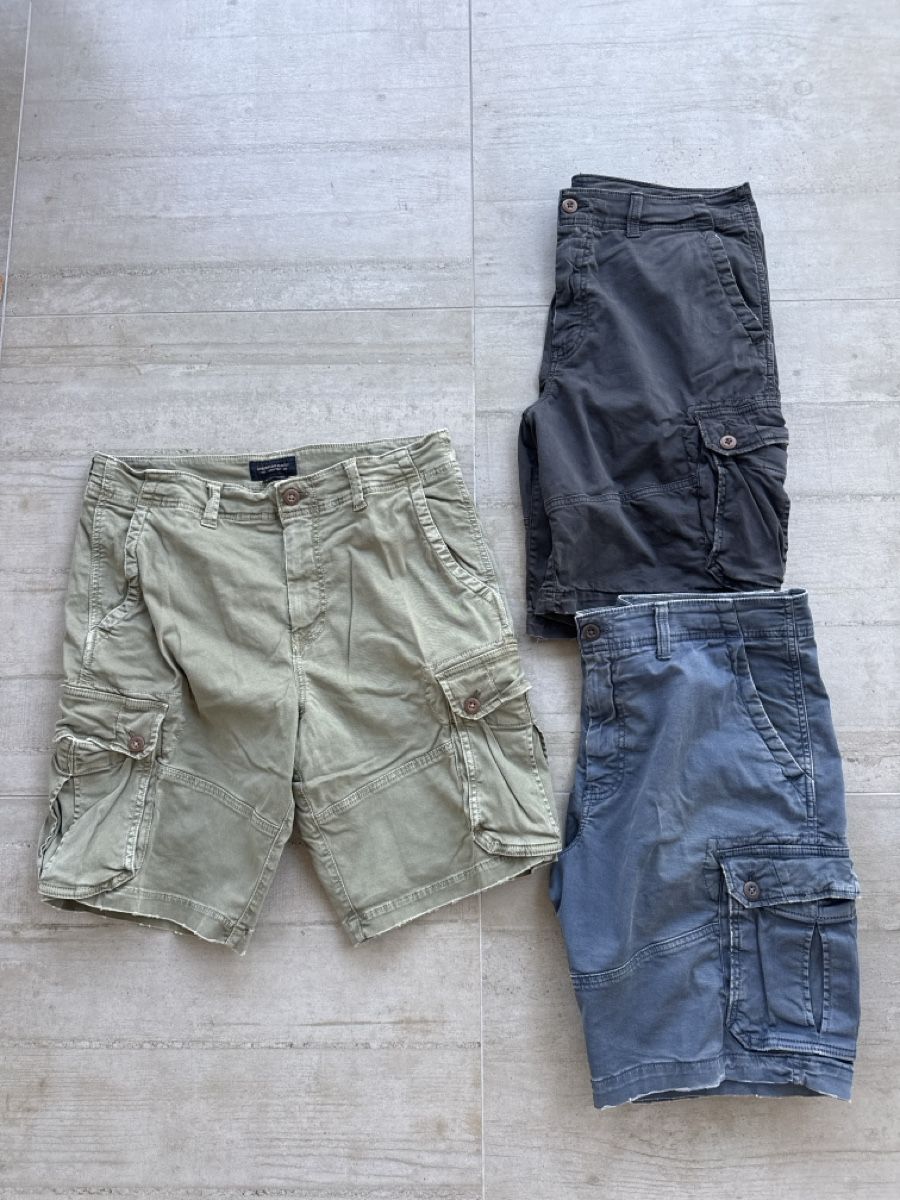 American Eagle Pantaloni: 3 Stk American Eagle Shorts Grösse 36  – Usato da Unterägeri venduto da fisch67