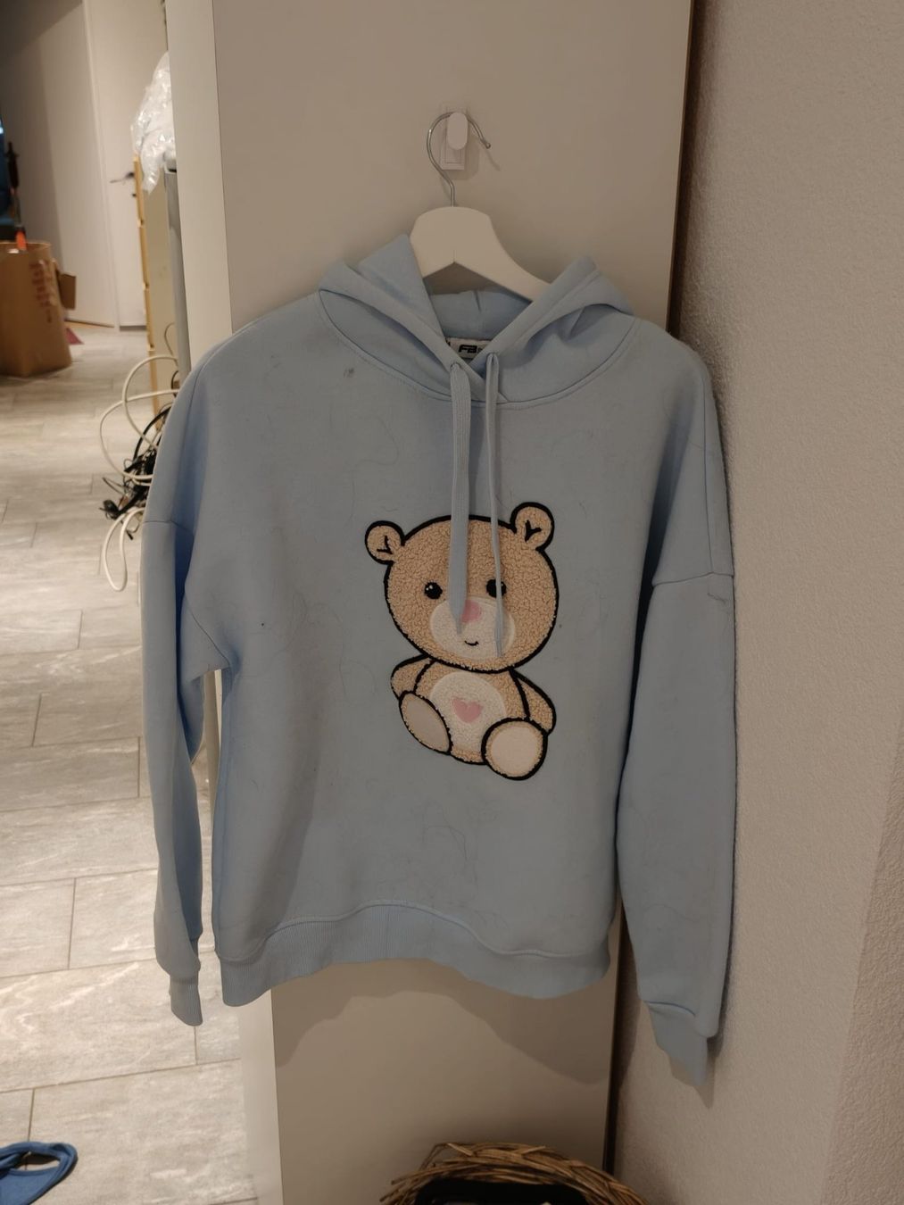 Pullover & Sweatshirts: Kapuzenpullover hellblau mit Teddy Motiv gebraucht – Gebraucht aus Neerach von rot_w2wn