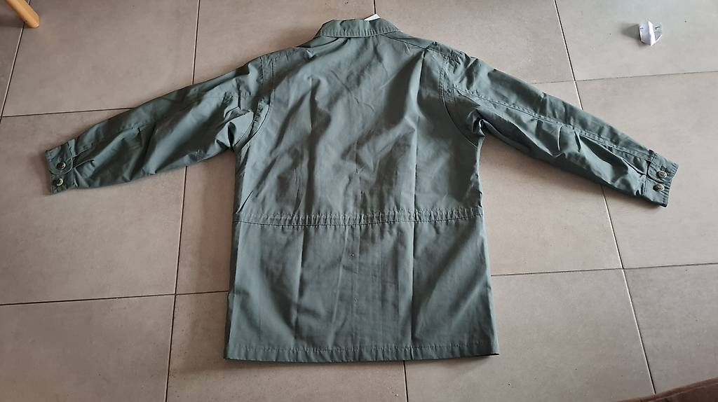 Vestes: Veste / Manteau  vert olive – D'occasion à Essertes par ast_mk5t 1