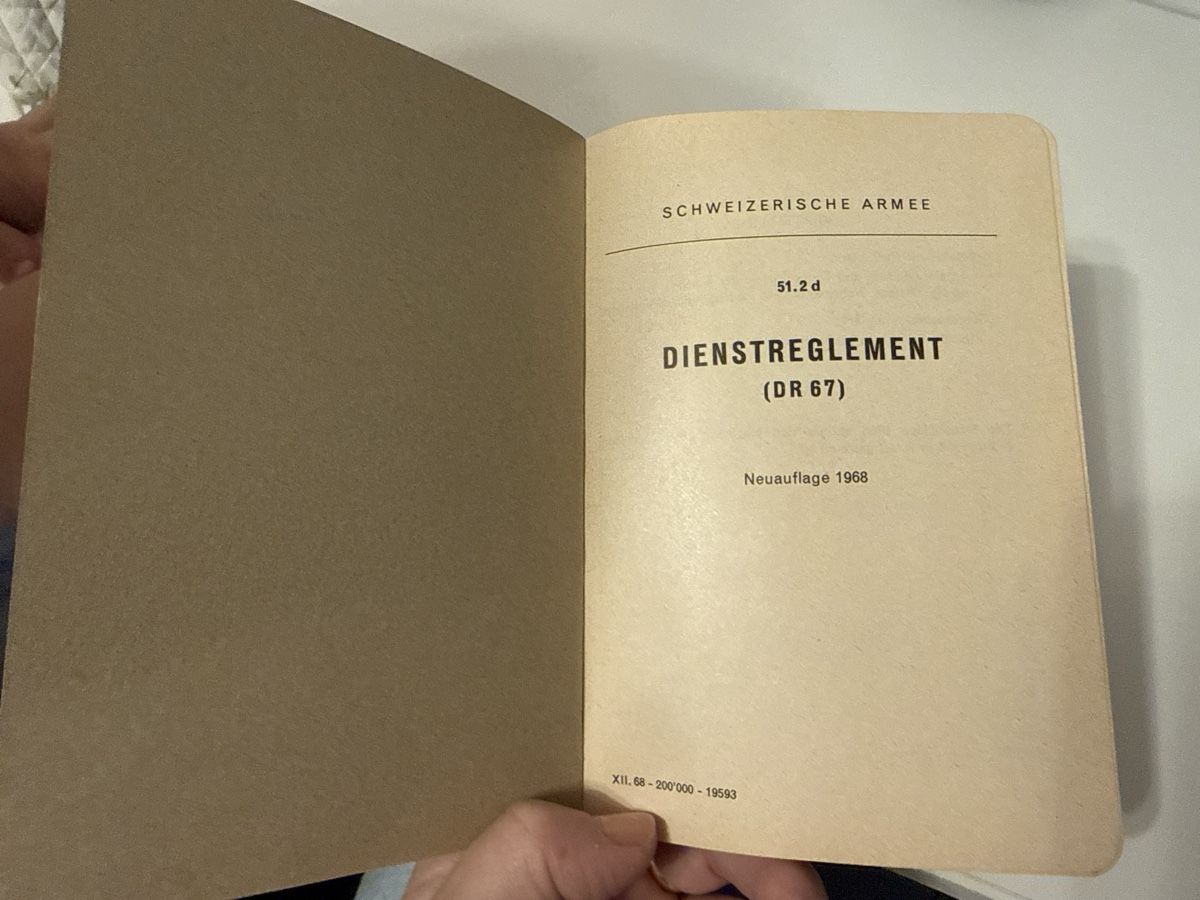 Libri: Uniformen und Abzeichen der schweizerischen Armee und DR 67 – Usato da Locarno venduto da Ery02 3