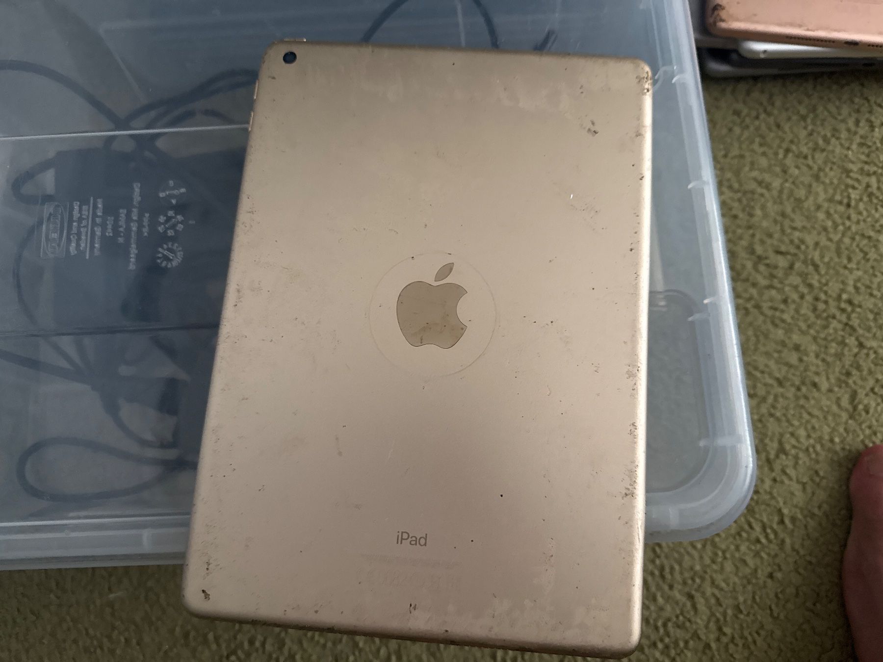 Apple Tablettes PC: Ipad 5. Gen - A1822 - icloude / Display top – Défectueux à Olten par HoYa01 2