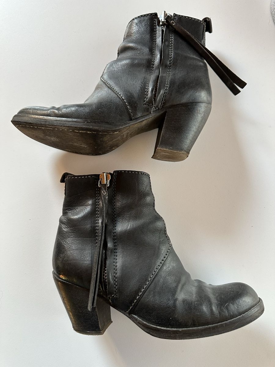 Acne Studios Scarpe da donna: Schwarze Lederstiefeletten, Gr 37Acne Studio – Usato da Himmelried venduto da cookie50000