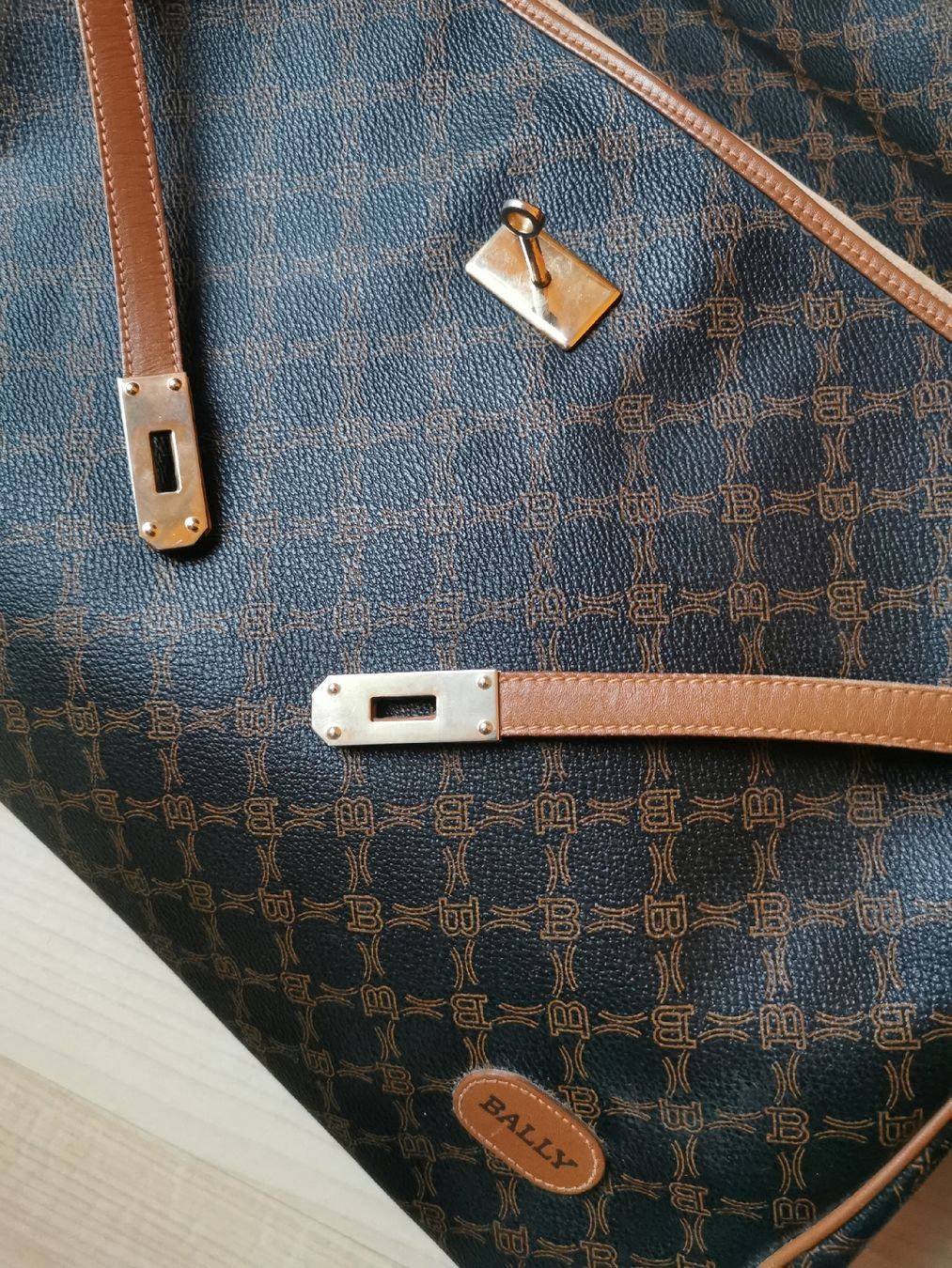 Bally Borse: wunderschöne grosse Vintage Bally Henkeltasche Leder – Usato da Zürich venduto da Hibiskus3 5