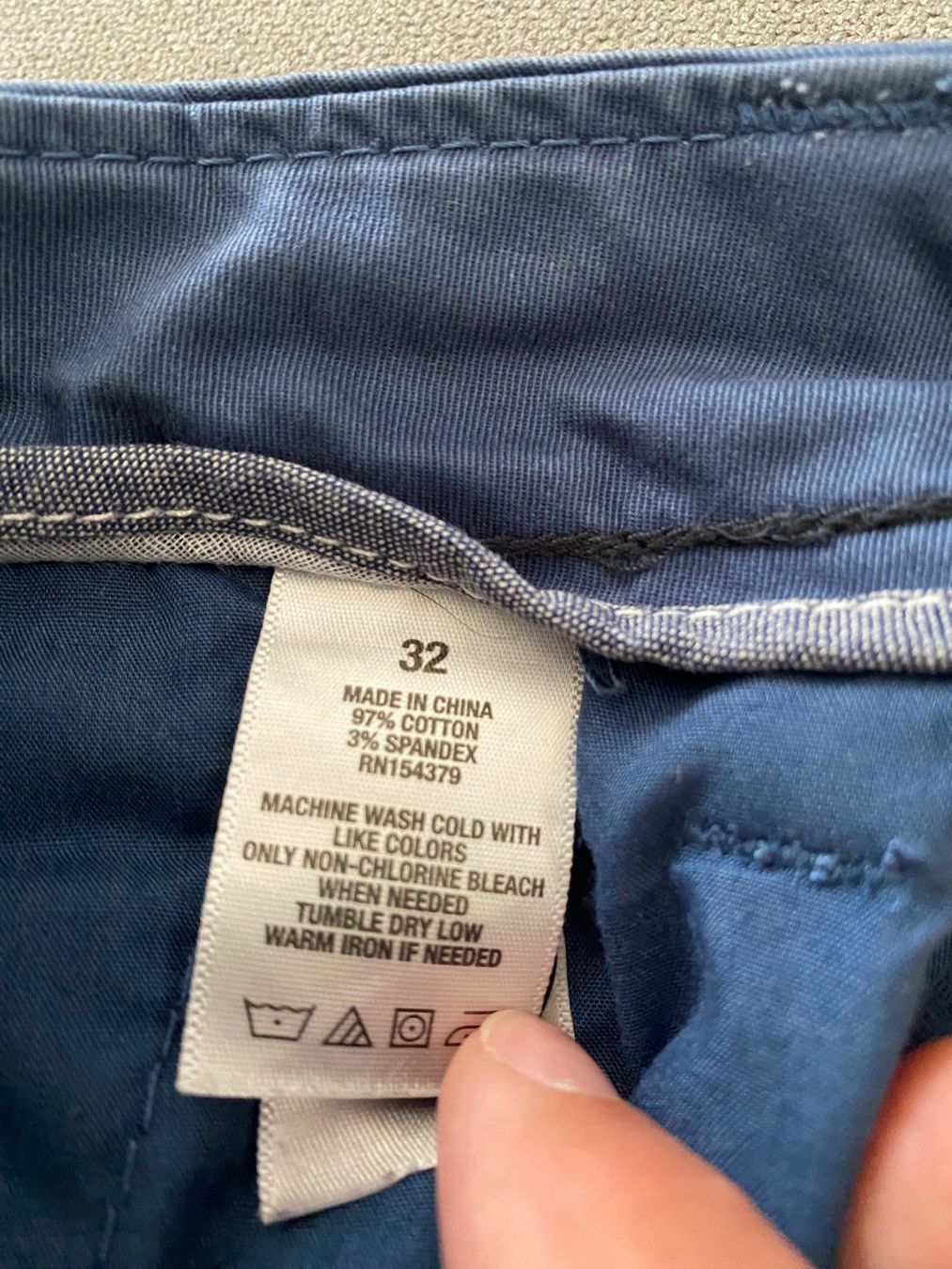 Hosen: Shorts dunkelblau Aeropostale 32 – Gebraucht aus Balsthal von Uroby 2
