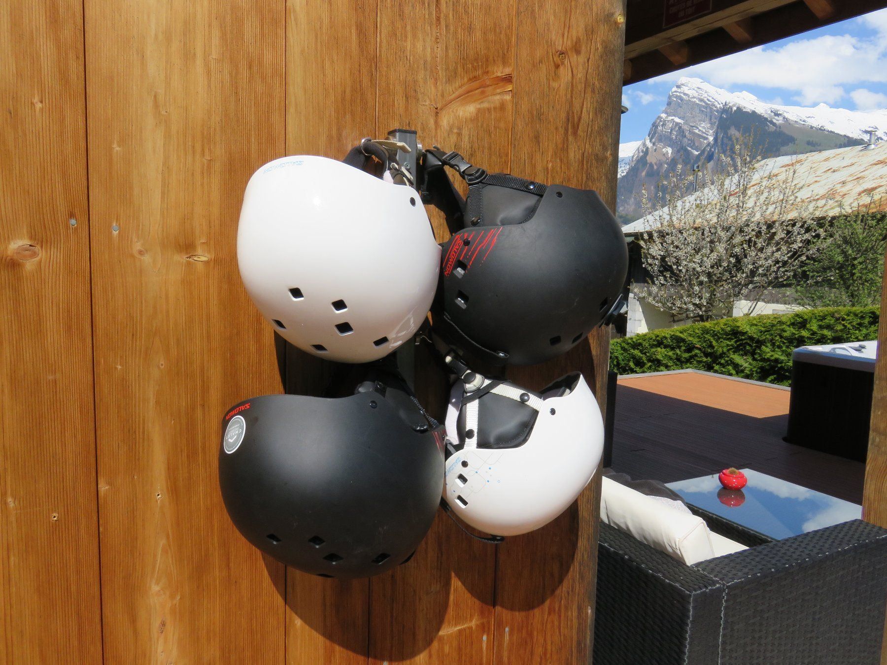 Caschi: Kit de rangement mural 4 casques de ski – Nuovo e nell'imballaggio originale da Mettmenstetten venduto da Ollivier 1