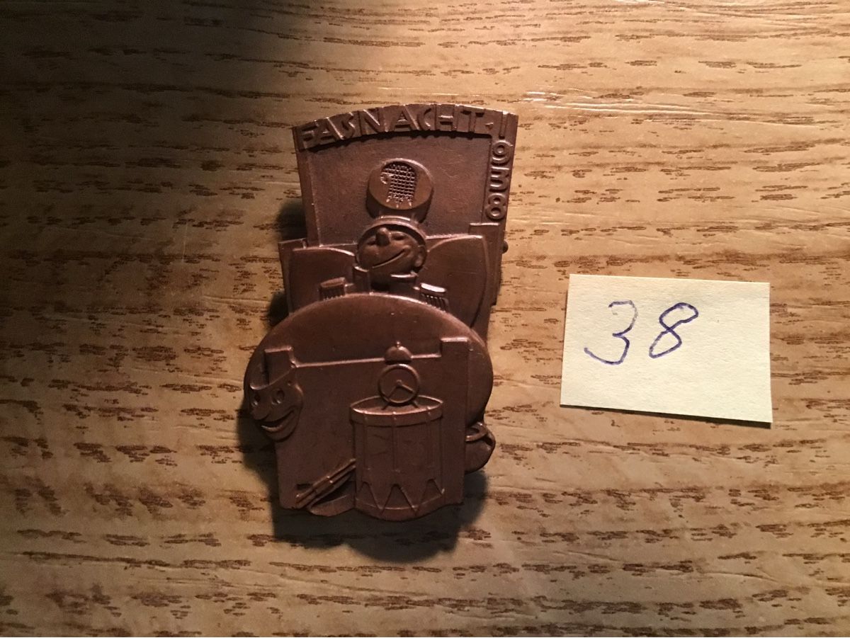 Basler Placchette & Badge: Baslerfasnachtsplaketten 1938 – Usato da Arlesheim venduto da printz01