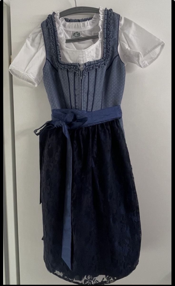 Kostüme: Dirndl – Gebraucht aus Zürich von chouette1702