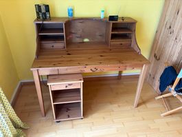 Pult mit Korpus