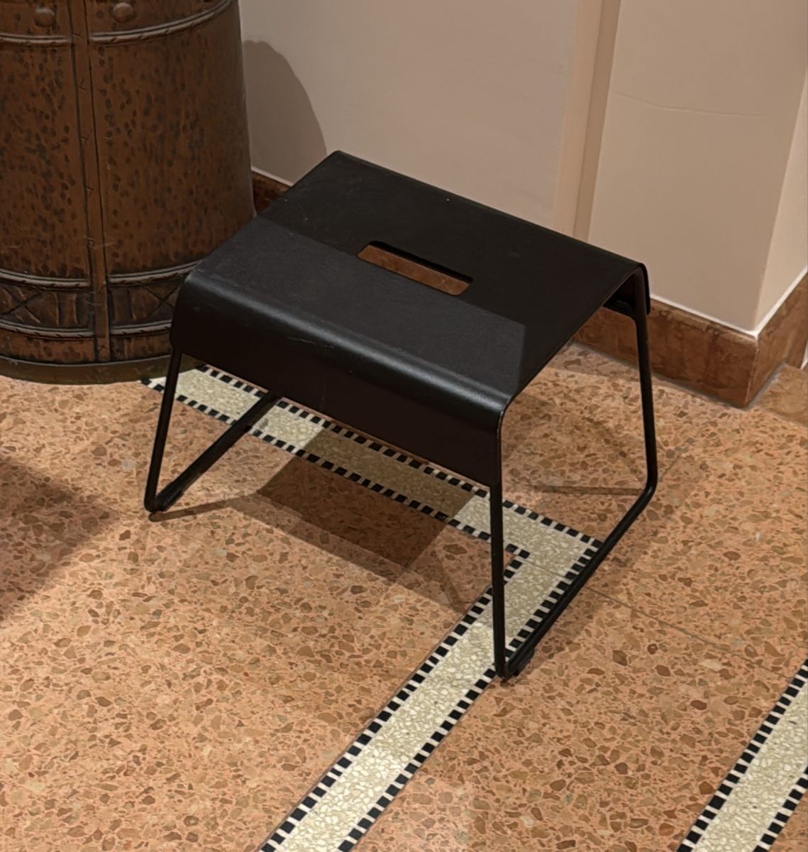 Sgabelli: Zone Denmark Hocker A-Stool schwarz guter Zustand – Usato da Zuerich venduto da Rufab