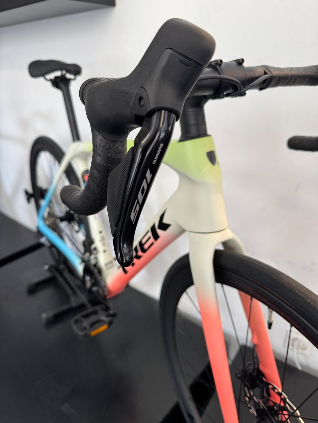Trek Biciclette: Trek Domane SL 6 Gen 4, Grösse 54cm – Nuovo e nell'imballaggio originale da Zürich venduto da Velofabrik01 3