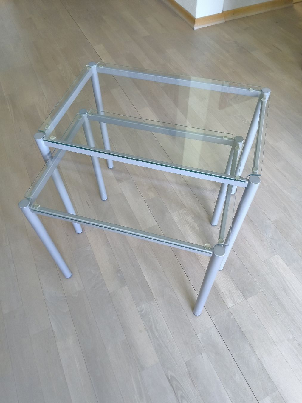 Set di tavolo e panche: Glas Beistelltisch 2-teilig – Usato da Basel venduto da Blaetz
