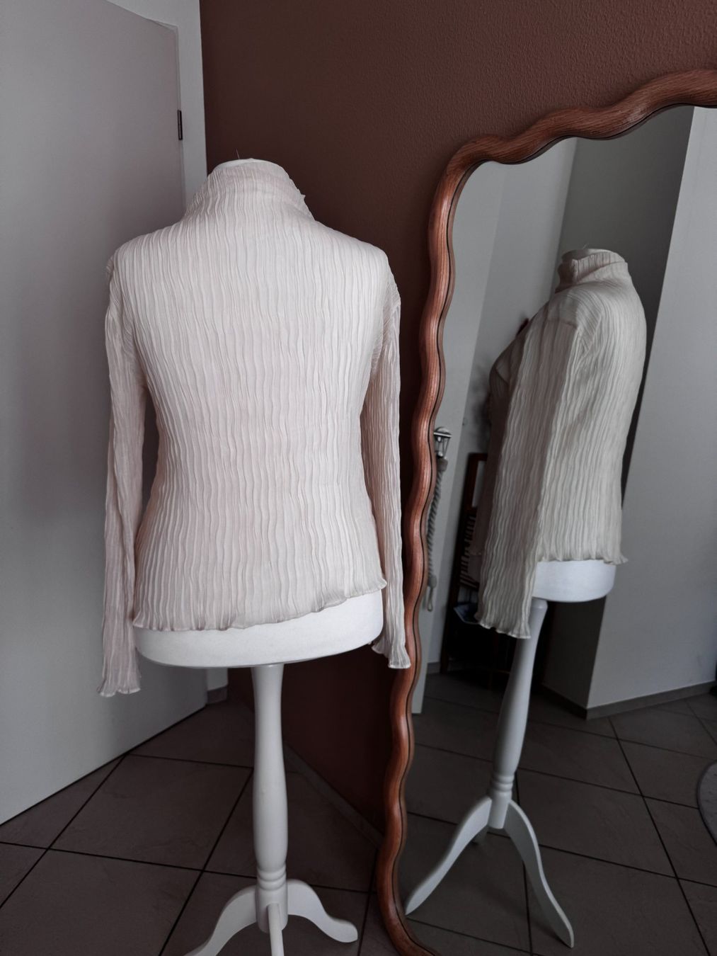 Camicette: Weite, luftige Bluse im Plissee beige Gr 46 – Usato da Muttenz venduto da einfach-schoen 2