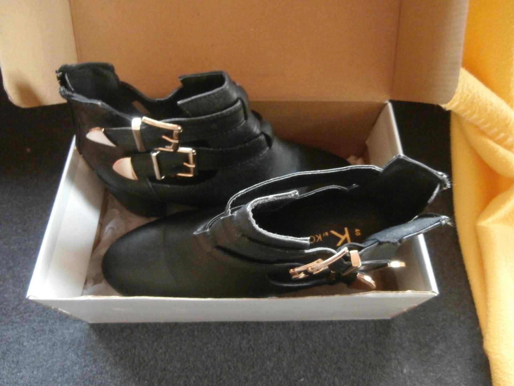 Kookai Damenschuhe: Kookai Stiefelette mit 8cm Absatz, schwarz, Gr. 40 – Gebraucht aus Rüschegg-Heubach von Ofen111 5