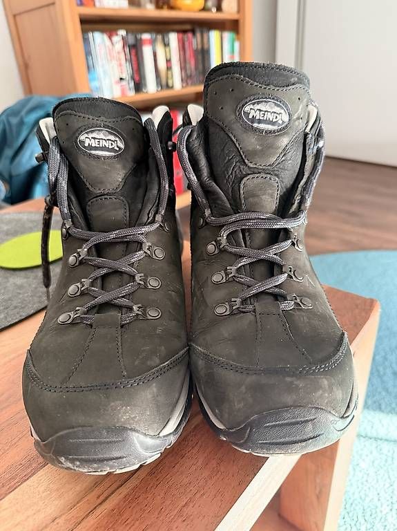 Chaussures hommes: Meindl Herren Wanderschuhe Gr. 9/43 – D'occasion à Diessenhofen par Vivich79
