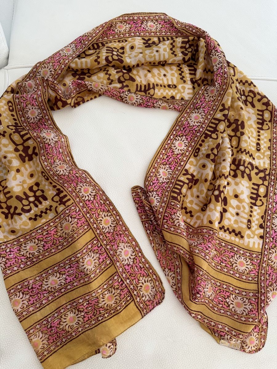 Foulards, Tücher & Schals: Seiden Schal 🌸 – Gebraucht aus Opfikon von Luis144