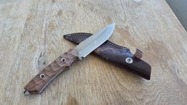 Handgefertigtes Jagdmesser aus hochwertigem 4116 Edelstahl. 