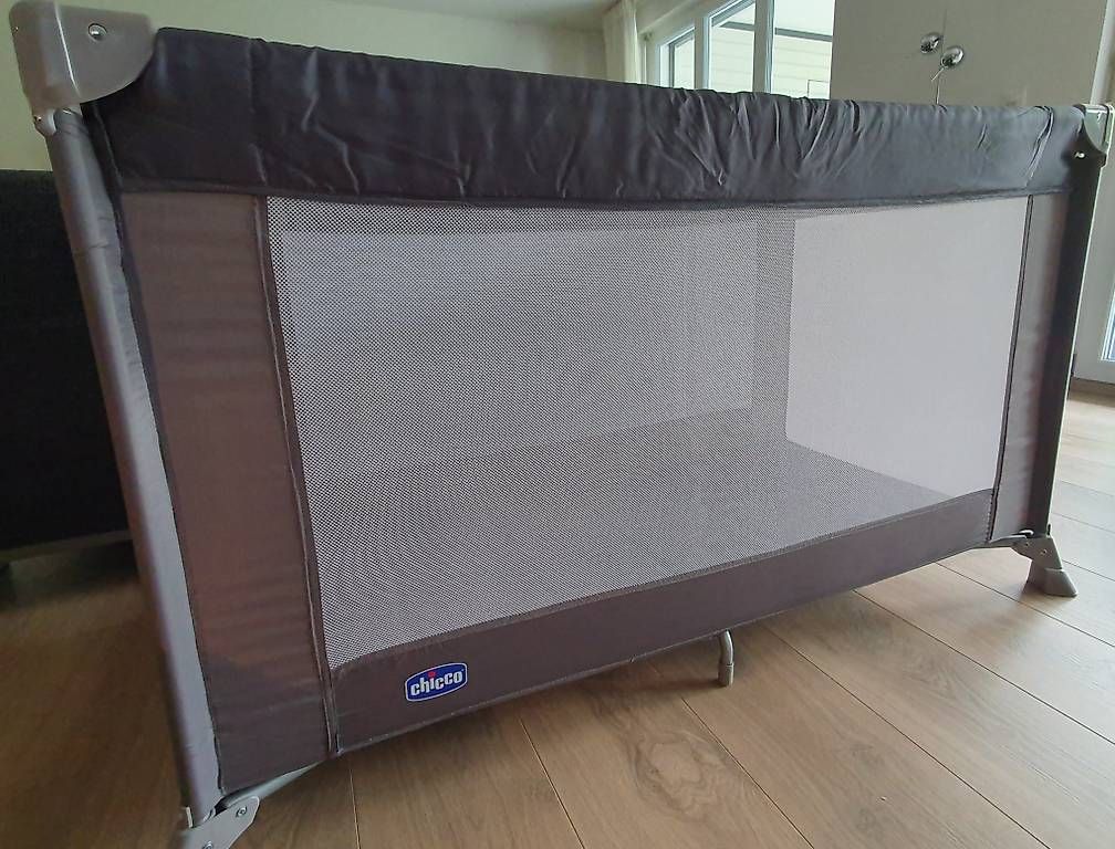 Lits: Chicco "GOOD NIGHT" Reisebett grau – D'occasion à Felben-Wellhausen par Eli-Air