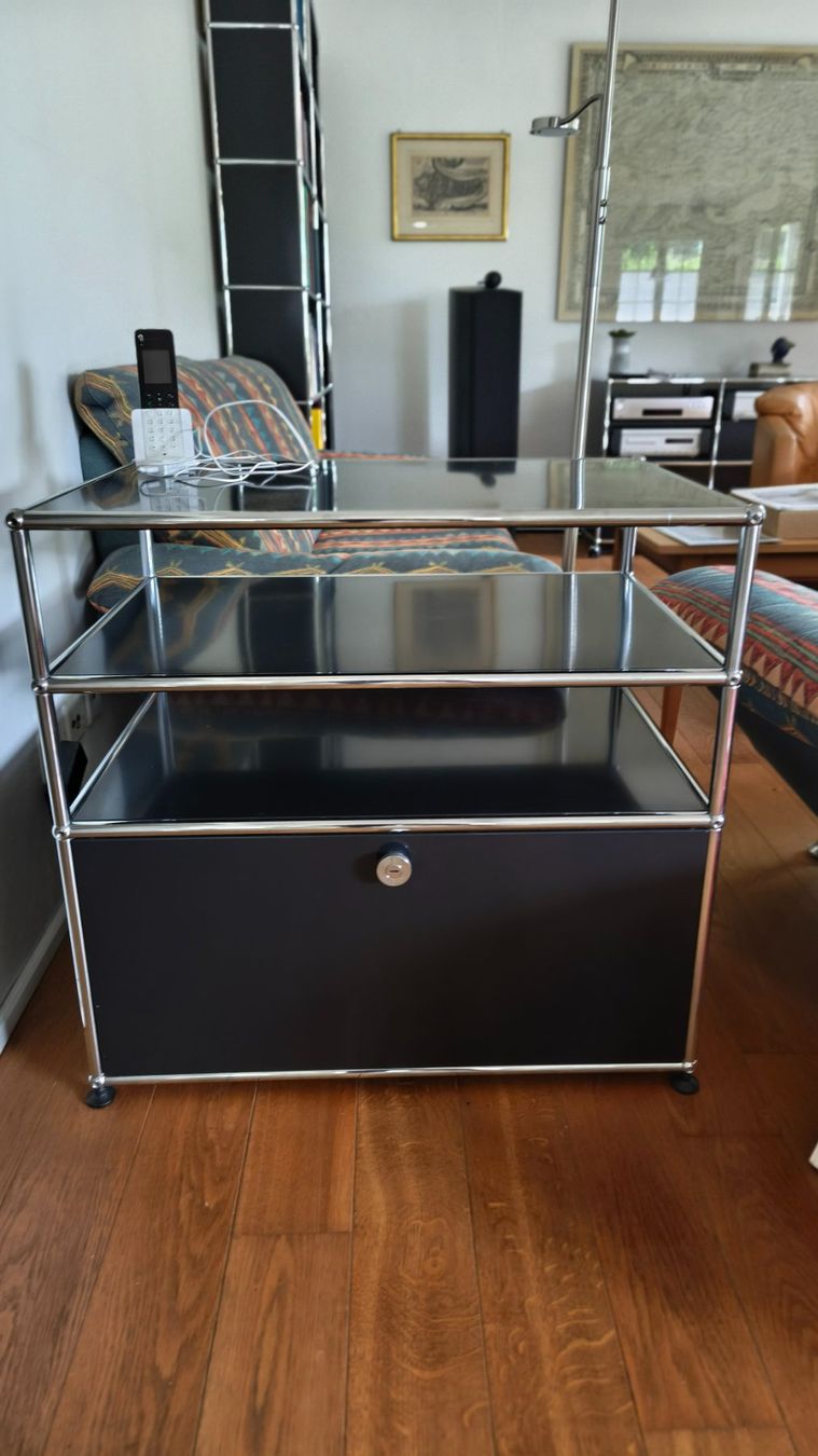 USM Scaffali: USM Haller Gestell schwarz mit Schublade – Usato da Thun venduto da kisc93