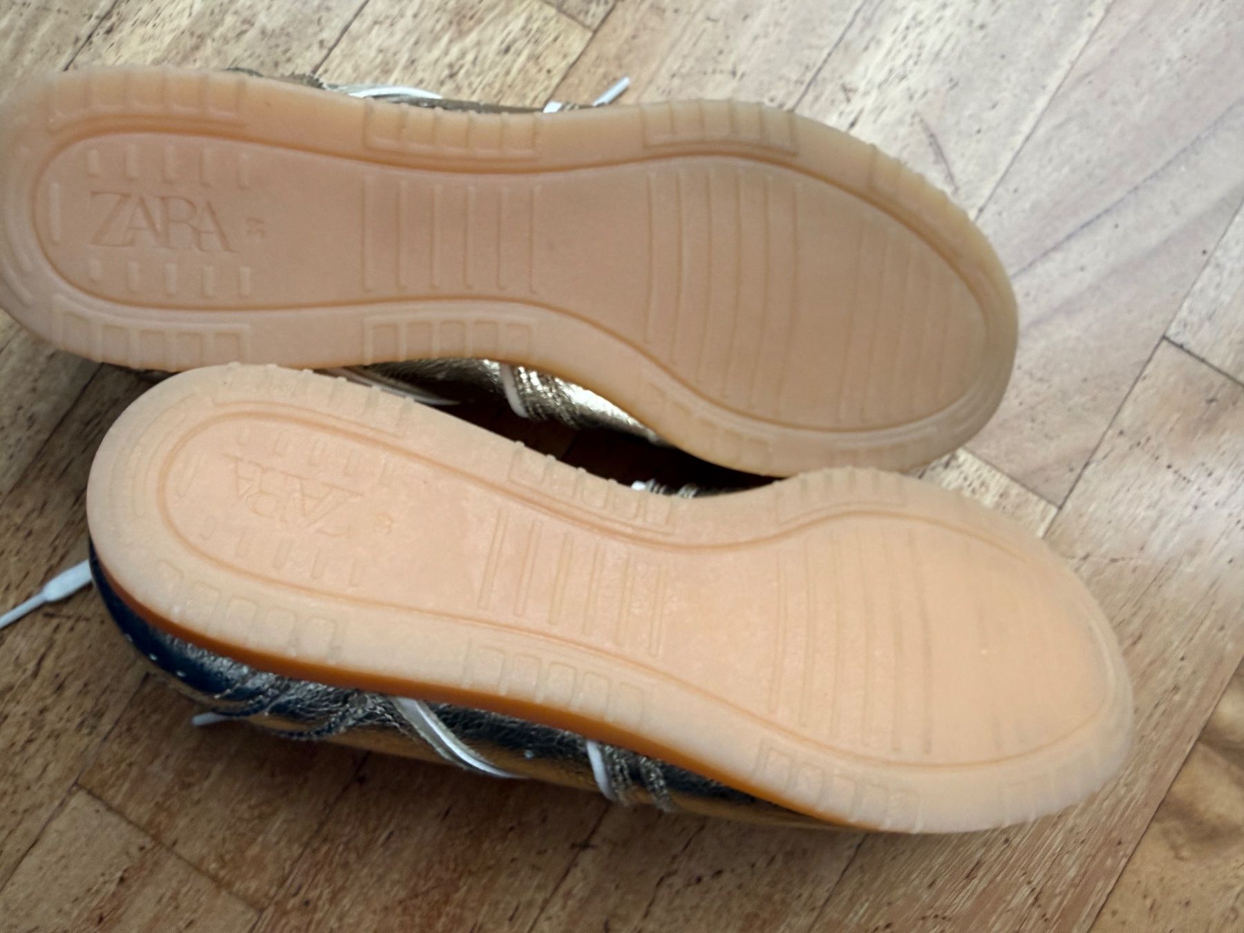 Zara Scarpe da donna: Sneaker gold metallic – Nuovo (secondo la descrizione) da Gockhausen venduto da Timiboy4 4