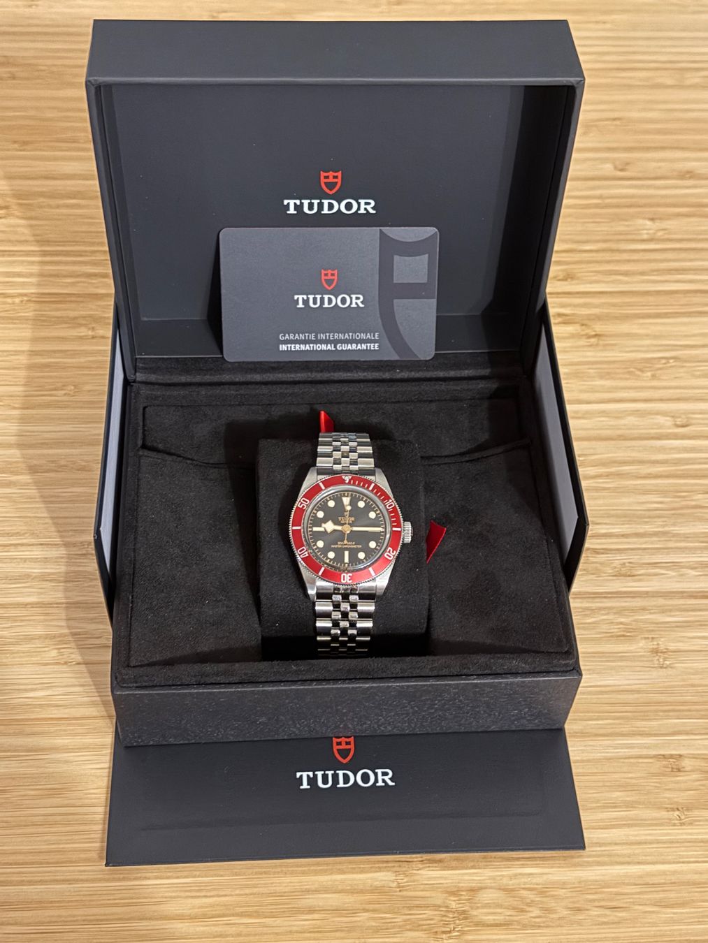 Tudor Orologi: Tudor Black Bay Burgundy Full Set – Usato da Einsiedeln venduto da Tb_58
