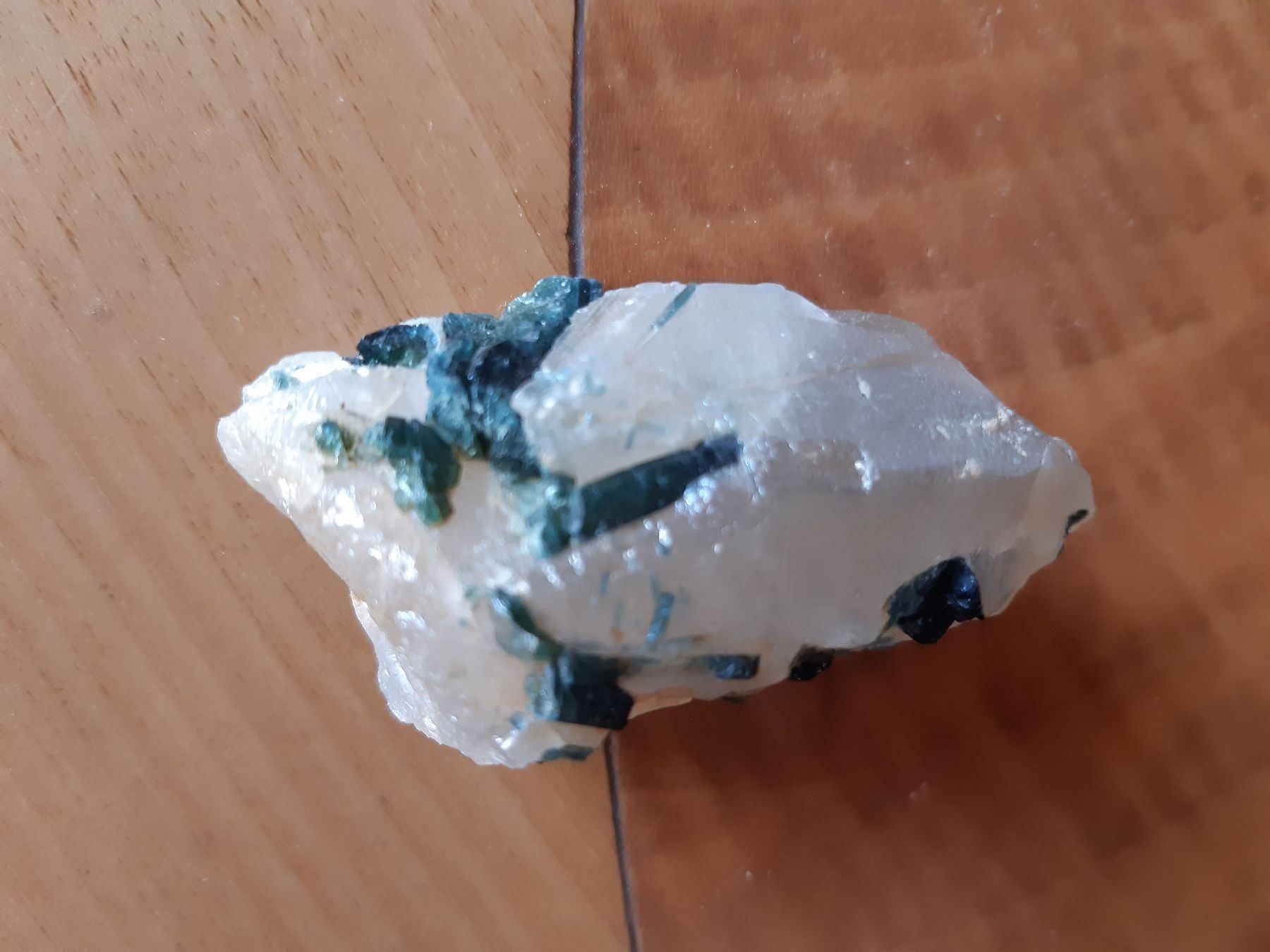 Minerali & Pietre curative: Quarz mit Turmalin – Nuovo (secondo la descrizione) da Flawil venduto da Uncristalized 3